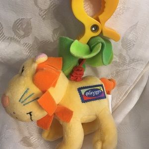 Hanging vibrating lion baby toy